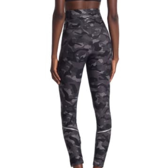 Marika - Ivy Camo Print Ankle Legging NWOT - Picture 2 of 7